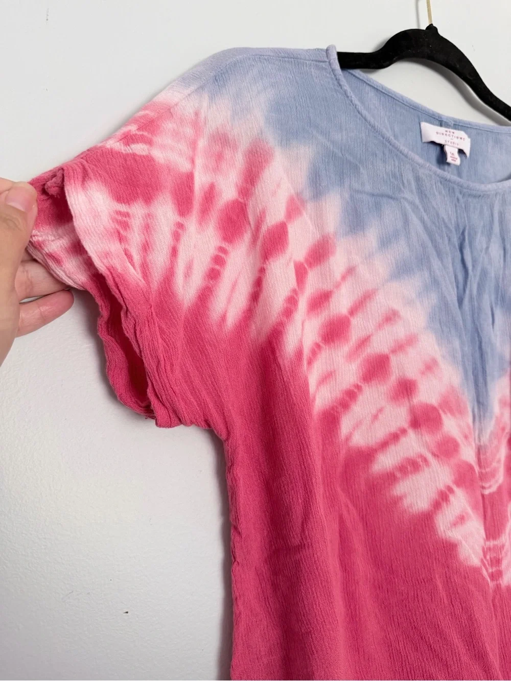 new directions Pink and Light Blue Chevron Tie-Dye Scoop Neck Tee size M